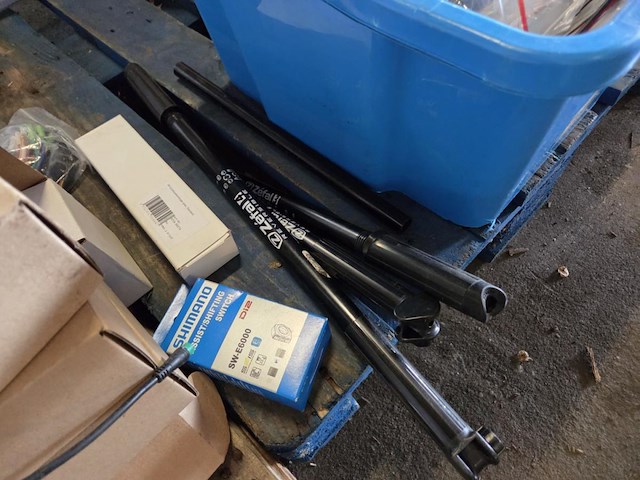 1 lot div fietsmaterialen en onderdelen - afbeelding 63 van  81