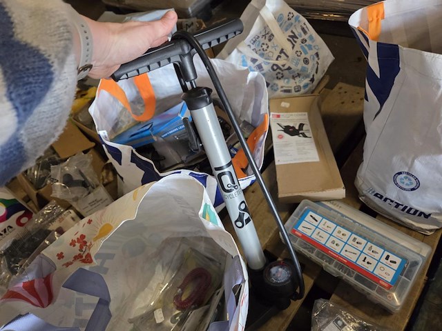 1 lot div fietsmaterialen en onderdelen - afbeelding 65 van  81