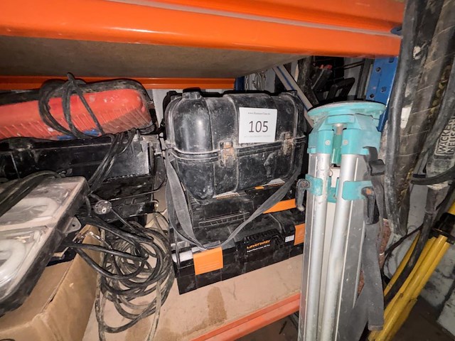 1 lot div lasers en statieven - afbeelding 1 van  6