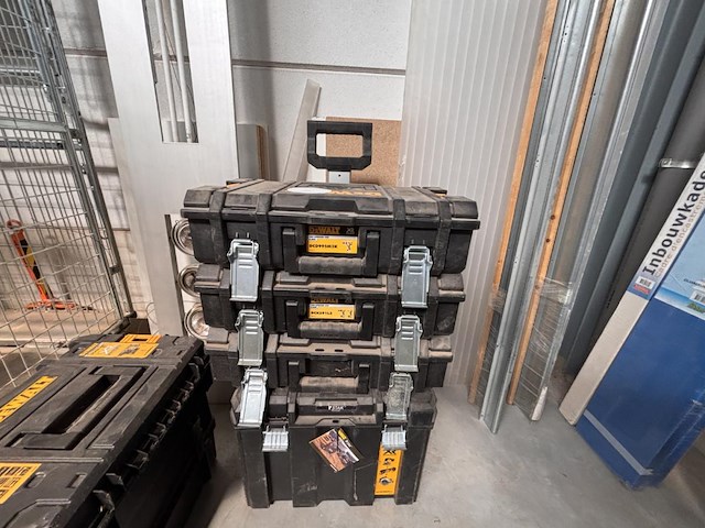 1 lot div lege werkbakken en werktrolley dewalt - afbeelding 2 van  5