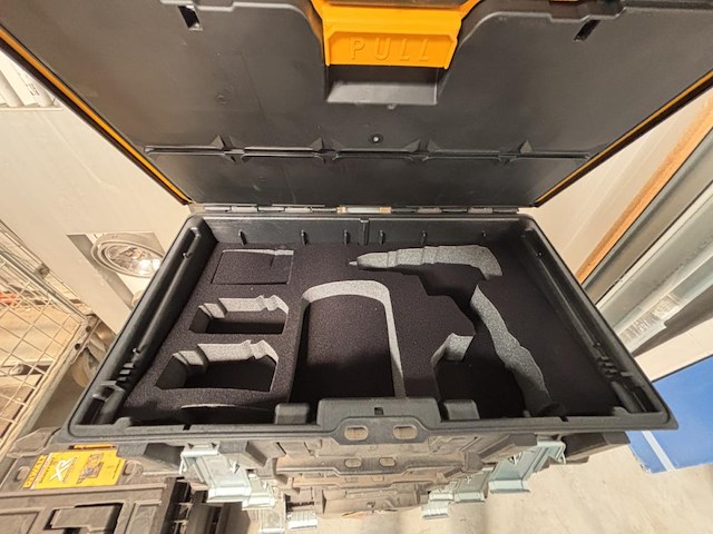 1 lot div lege werkbakken en werktrolley dewalt - afbeelding 3 van  5