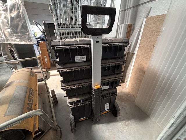 1 lot div lege werkbakken en werktrolley dewalt - afbeelding 4 van  5