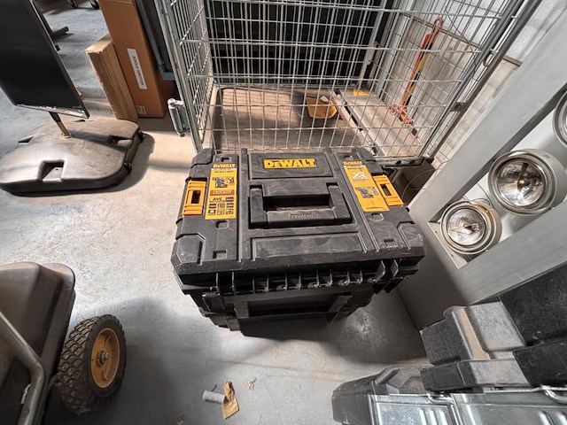 1 lot div lege werkbakken en werktrolley dewalt - afbeelding 5 van  5