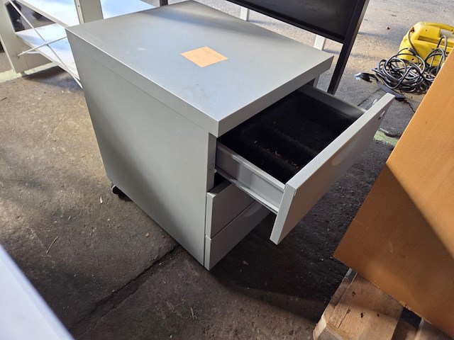 1 lot div meubilair - afbeelding 11 van  11