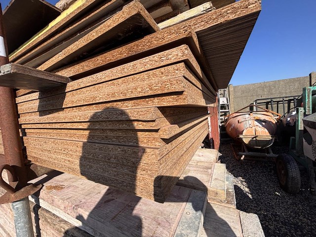 1 lot div planken en vezelplaten - afbeelding 3 van  4