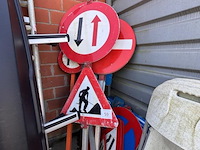 1 lot div signalisatieborden - afbeelding 1 van  2