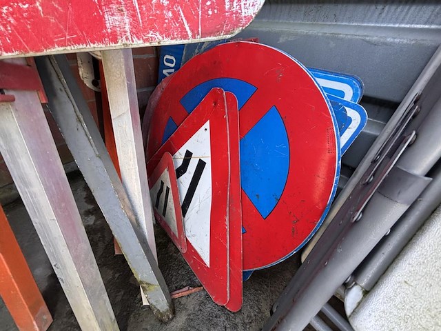 1 lot div signalisatieborden - afbeelding 2 van  2