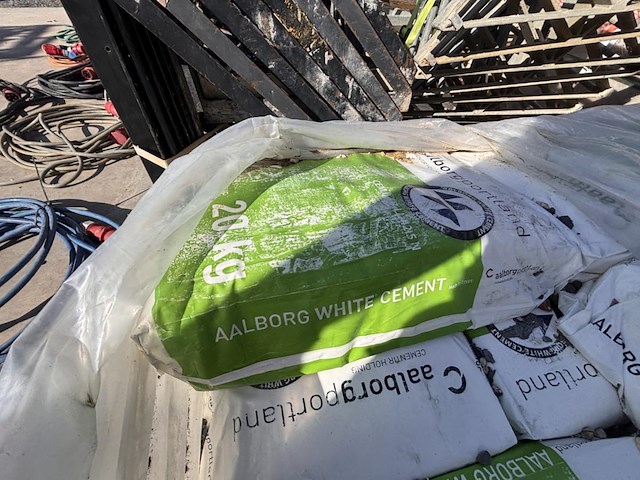1 lot div zand en cement - afbeelding 2 van  5