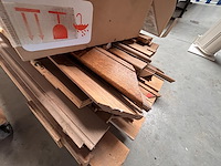 1 lot houten deurlijsten en div deurbeslag - afbeelding 2 van  4