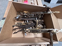 1 lot houten deurlijsten en div deurbeslag - afbeelding 4 van  4