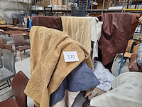 1 lot lederen lappen/huiden - afbeelding 1 van  12