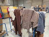 1 lot lederen lappen/huiden - afbeelding 1 van  14