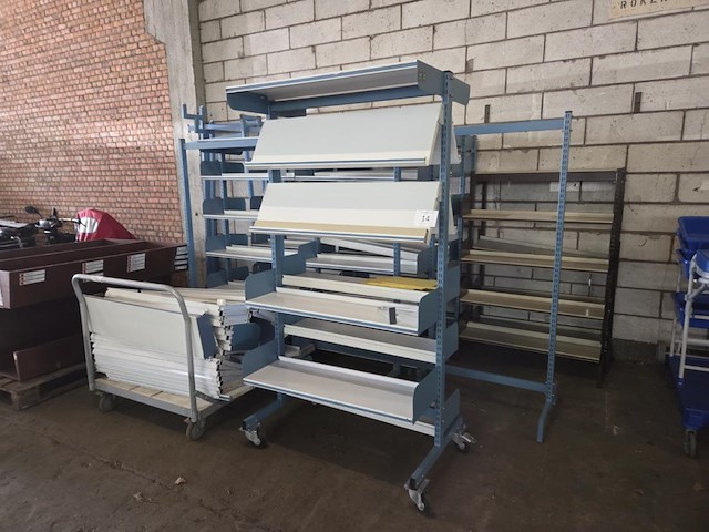 1 lot metalen rekken - afbeelding 1 van  7