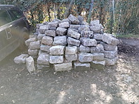 1 lot natuurstenen kasseien/boordstenen - afbeelding 1 van  2