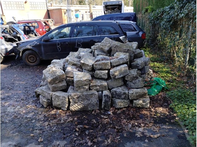 1 lot natuurstenen kasseien/boordstenen - afbeelding 2 van  2