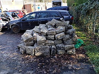 1 lot natuurstenen kasseien/boordstenen - afbeelding 2 van  2