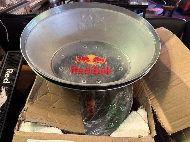 1 lot promomateriaal red bull - afbeelding 1 van  4