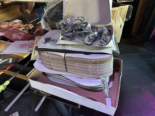 1 lot promomateriaal stella artois - afbeelding 1 van  5