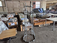 1 metalen boomhouder - afbeelding 1 van  2