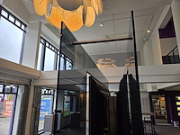 1 meubel met glazen panelen en 2 tv scherme samsung - afbeelding 13 van  19