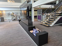 1 meubel met glazen panelen en 2 tv scherme samsung - afbeelding 3 van  19