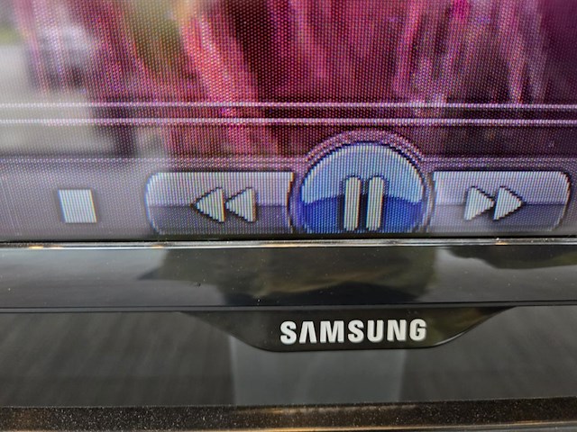 1 meubel met glazen panelen en 2 tv scherme samsung - afbeelding 7 van  19