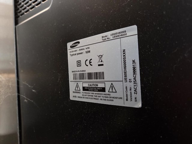 1 meubel met glazen panelen en 2 tv scherme samsung - afbeelding 8 van  19