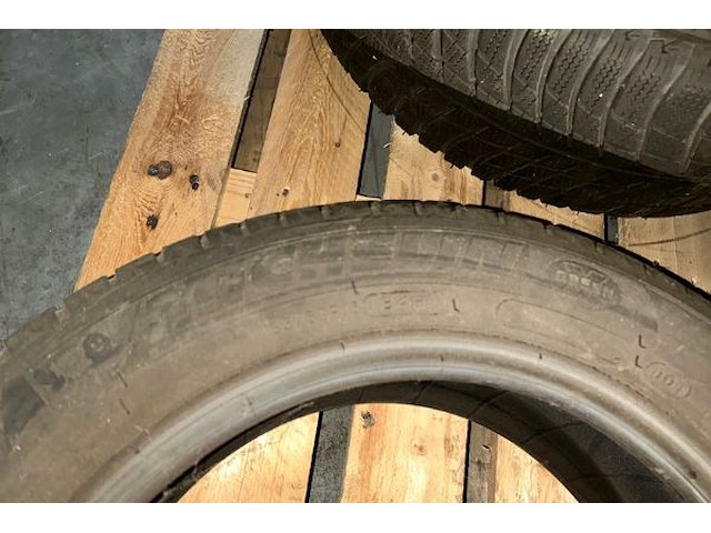 1 michelinband - afbeelding 4 van  4