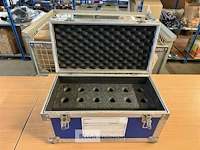 1 microkoffer leeg