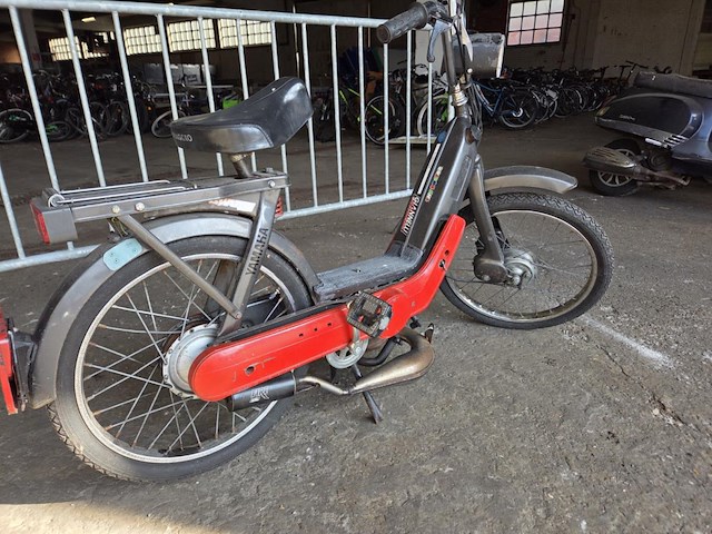 1 motorfiets piaggio - afbeelding 4 van  8