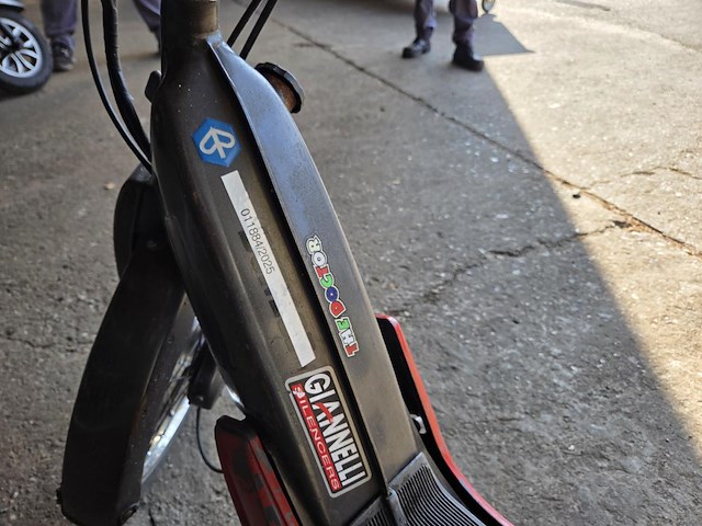1 motorfiets piaggio - afbeelding 6 van  8