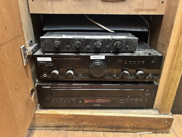 1 muziekinstallatie - afbeelding 1 van  4