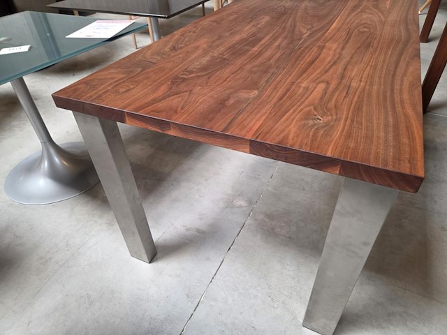 1 notenhouten eetkamertafel met alu poten - afbeelding 3 van  7