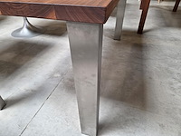 1 notenhouten eetkamertafel met alu poten - afbeelding 4 van  7