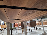 1 notenhouten eetkamertafel met alu poten - afbeelding 7 van  7