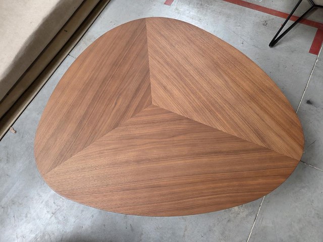 1 notenhouten salontafel organische vorm - afbeelding 2 van  5
