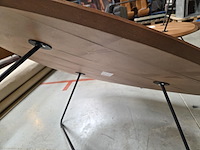 1 notenhouten salontafel organische vorm - afbeelding 3 van  5