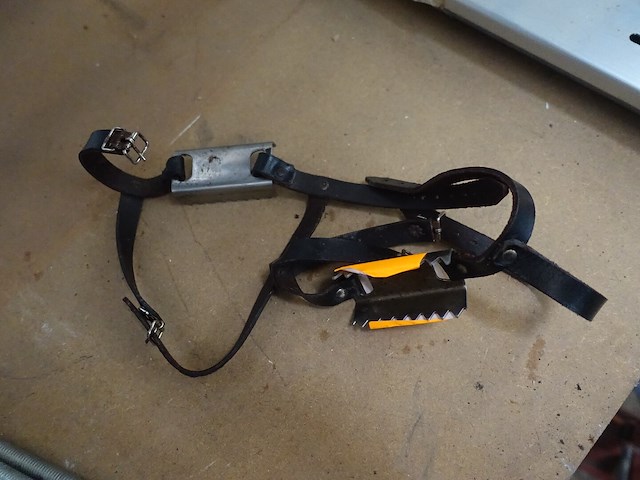 1 paar anti-glij ijzers - afbeelding 1 van  3