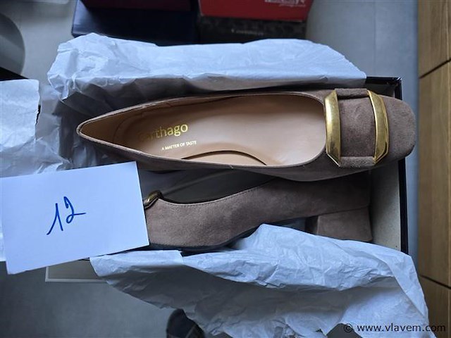 1 paar catharago beige daim, maat 40 - afbeelding 2 van  2