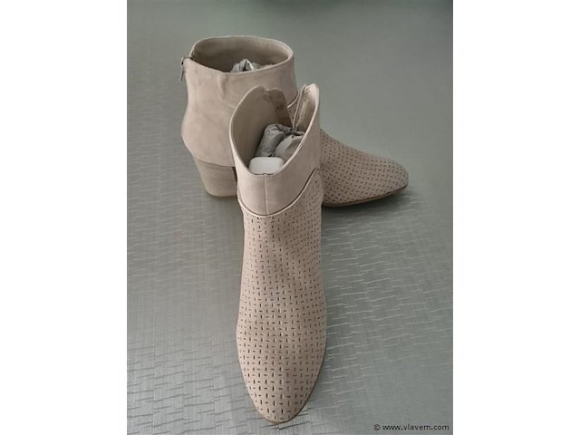 1 paar lamica enkellaars beige, maat 40 - afbeelding 1 van  2