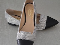 1 paar mauru blanc noir, maat 39 1/2 - afbeelding 1 van  2