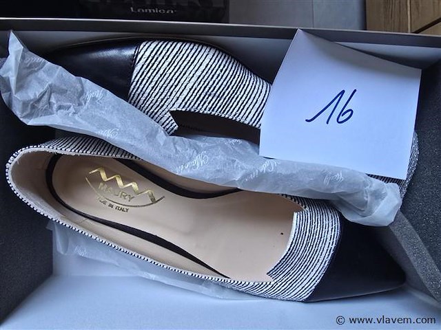 1 paar mauru blanc noir, maat 39 1/2 - afbeelding 2 van  2