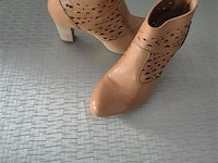 1 paar nero giardini enkellaars beige - lanzo, maat 40 - afbeelding 1 van  2