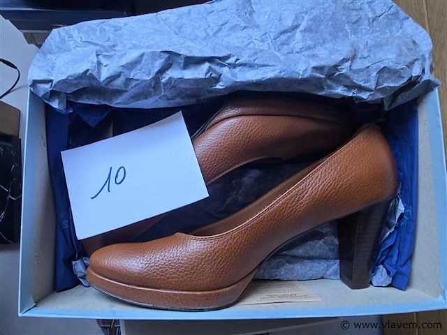 1 paar voltan camel, maat 38 1/2 - afbeelding 2 van  2
