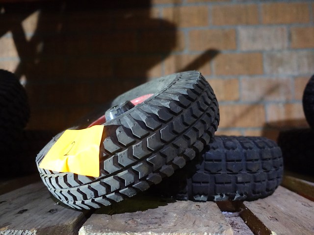 1 paar voorwielen voor zitmaaier - afbeelding 1 van  8