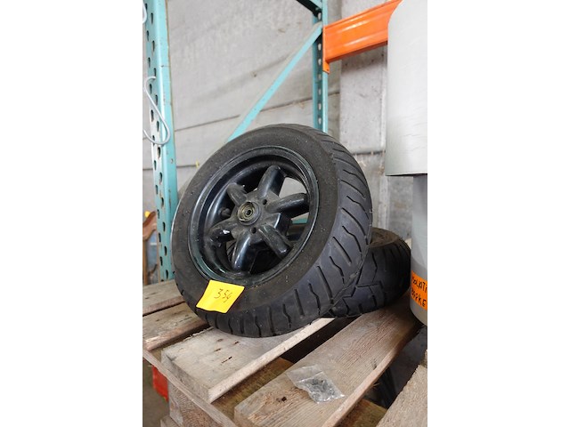 1 paar wielen voor scootmobiel - afbeelding 2 van  3