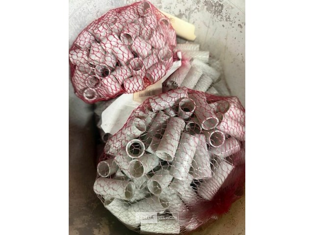 1 pallet divers electro1 pallet divers electro, o.a. verlichting, kabelbuizen, kabelhouders, etc... - afbeelding 1 van  9