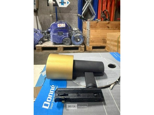 1 pallet divers electro1 pallet divers electro, o.a. verlichting, kabelbuizen, kabelhouders, etc... - afbeelding 4 van  9