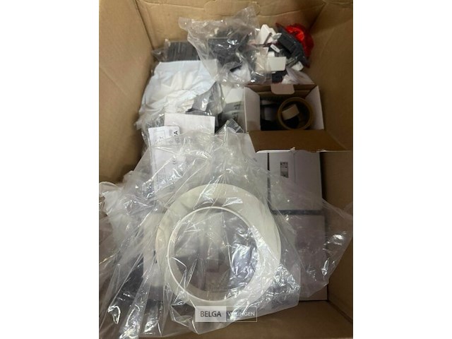 1 pallet divers electro1 pallet divers electro, o.a. verlichting, kabelbuizen, kabelhouders, etc... - afbeelding 5 van  9