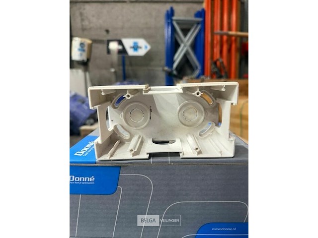 1 pallet divers electro1 pallet divers electro, o.a. verlichting, kabelbuizen, kabelhouders, etc... - afbeelding 8 van  9